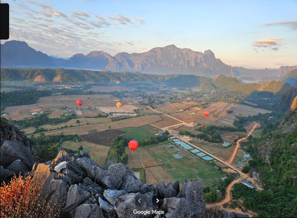 Pha Ngern Viewpoint Vang Vieng panorama