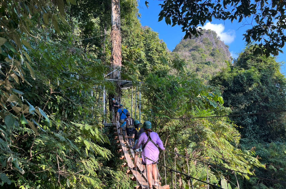 Zipline Vang Vieng Blue Lagoon jungle